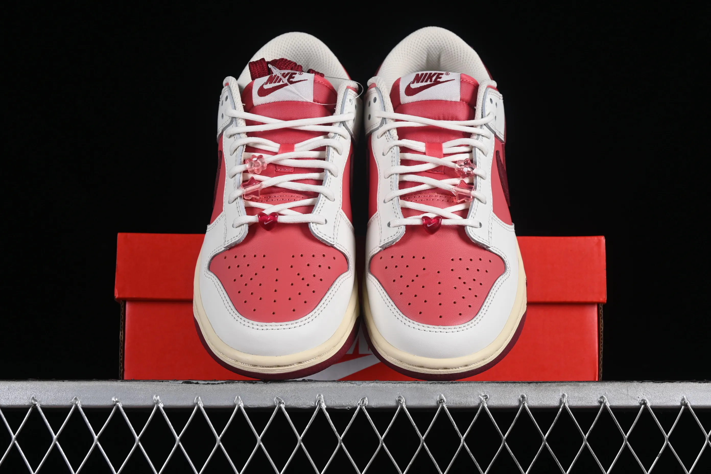 All Categories Nk SB Dunk Series Nk SB Dunk Low Low-top sneakers Foreign trade version Nk Dunk Low GS "Valentine's Day" Valentine's Day color SB low-top casual sneakers HF0736-161